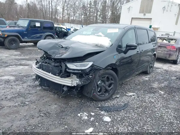 2C4RC1S77RR104261 2024 CHRYSLER PACIFICA - Image 2