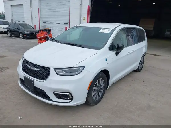 2C4RC1S77RR123649 2024 CHRYSLER PACIFICA - Image 2
