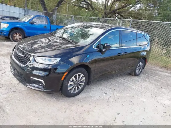 2C4RC1S77SR565563 2025 CHRYSLER PACIFICA - Image 2