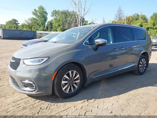 2C4RC1S78PR543370 2023 CHRYSLER PACIFICA - Image 2