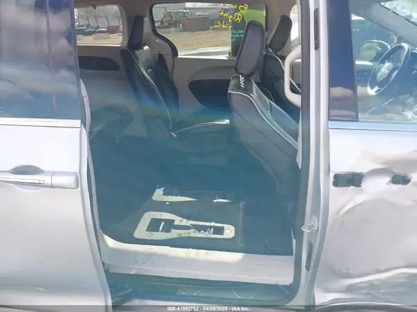 2C4RC1S78PR551260 2023 CHRYSLER PACIFICA - Image 8