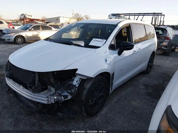 2C4RC1S78RR160984 2024 CHRYSLER PACIFICA - Image 2