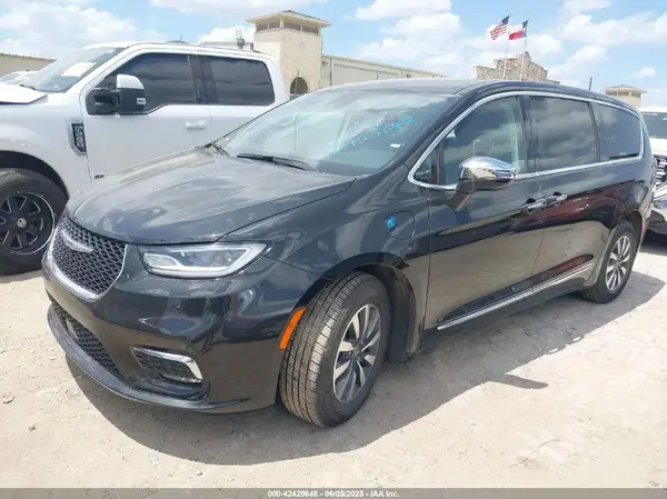 2C4RC1S79PR630551 2023 CHRYSLER PACIFICA - Image 2