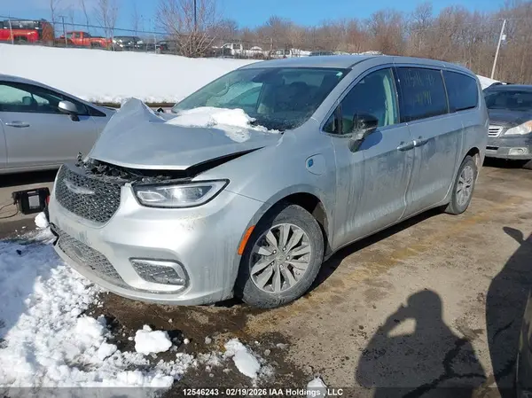 2C4RC1S79RR161741 2024 CHRYSLER PACIFICA - Image 2