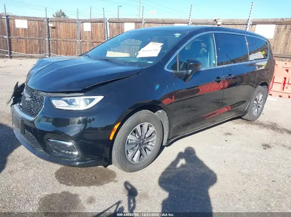 2C4RC1S79SR588827 2025 CHRYSLER PACIFICA - Image 2