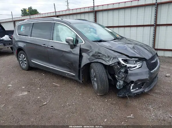 2C4RC1S7XMR536528 2021 CHRYSLER PACIFICA - Image 1