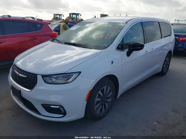 2C4RC1S7XRR153826 2024 CHRYSLER PACIFICA - Image 2