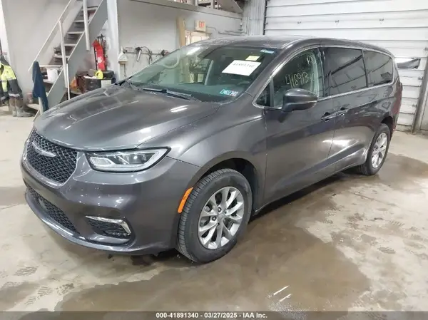 2C4RC3BG0PR570560 2023 CHRYSLER PACIFICA - Image 2
