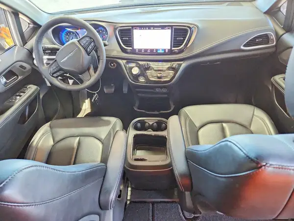 2C4RC3BG2PR523398 2023 CHRYSLER PACIFICA - Image 8