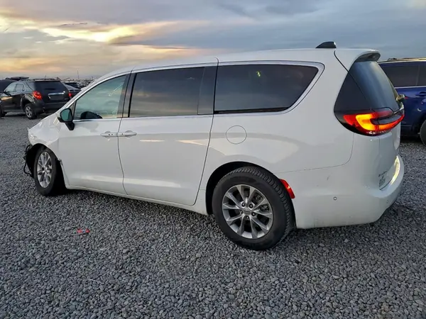 2C4RC3BG5PR609773 2023 CHRYSLER PACIFICA - Image 2