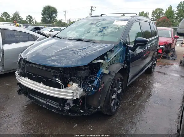 2C4RC3BG6PR544660 2023 CHRYSLER PACIFICA - Image 2