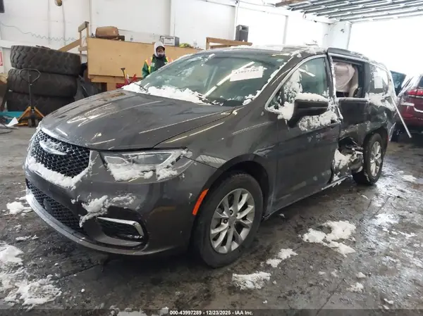 2C4RC3BG6PR593227 2023 CHRYSLER PACIFICA - Image 2