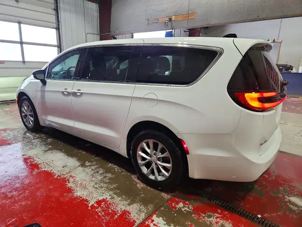2C4RC3BG6SR592796 2025 CHRYSLER PACIFICA - Image 2