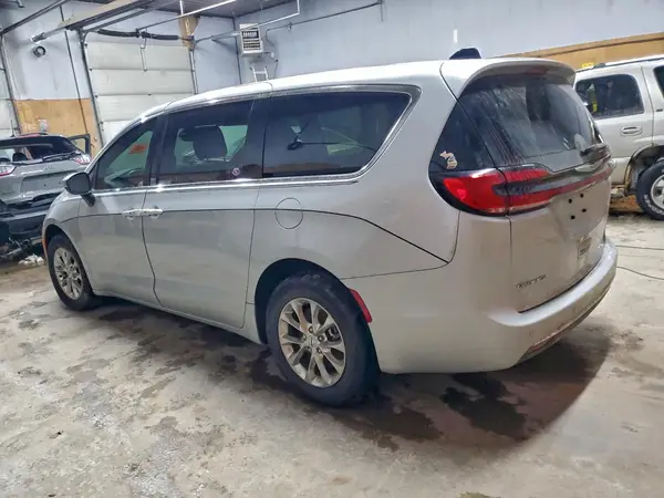 2C4RC3BG8PR513975 2023 CHRYSLER PACIFICA - Image 2