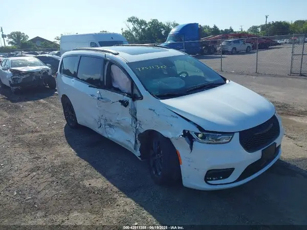 2C4RC3BG8PR573139 2023 CHRYSLER PACIFICA - Image 1
