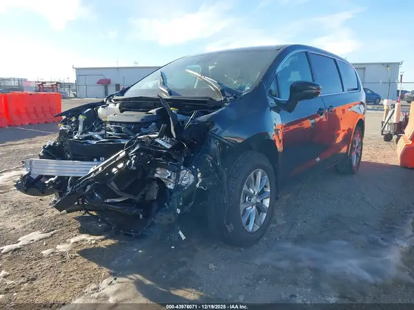 2C4RC3BG8TR159370 2026 CHRYSLER PACIFICA - Image 2