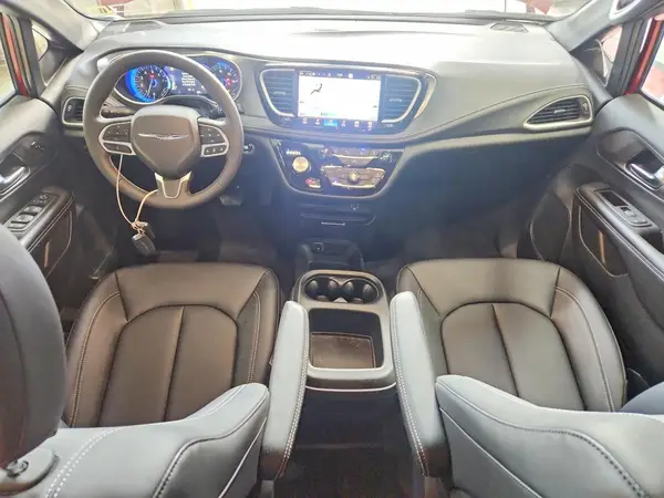 2C4RC3BG8TR269769 2026 CHRYSLER PACIFICA - Image 8
