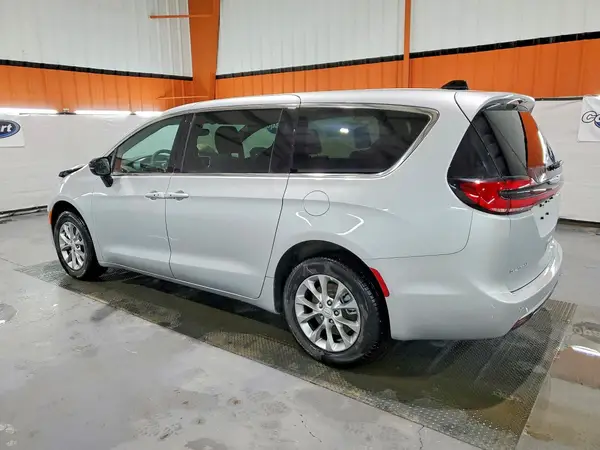 2C4RC3GGXTR256028 2026 CHRYSLER PACIFICA - Image 2
