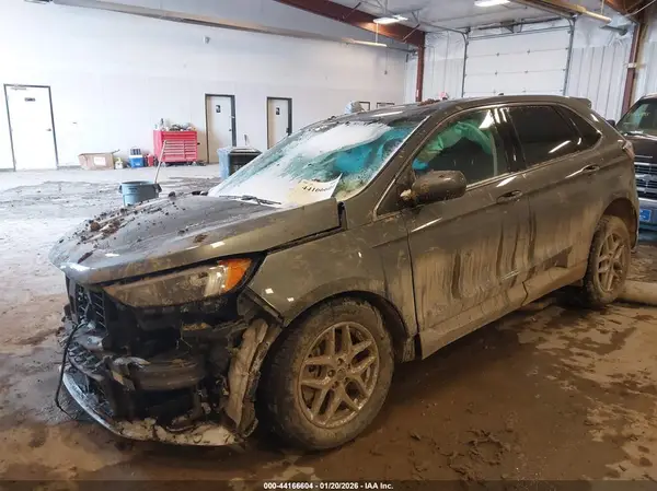 2FMPK4J95RBA35993 2024 FORD EDGE - Image 2