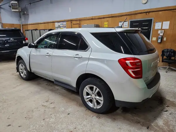 2GNALBEK4H1561682 2017 CHEVROLET EQUINOX - Image 2