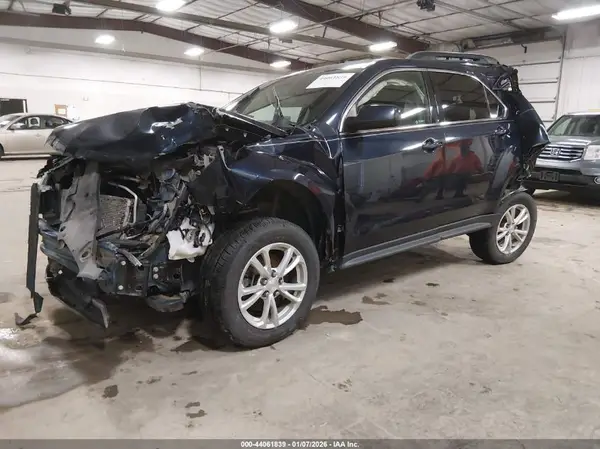 2GNALCEK8H1577972 2017 CHEVROLET EQUINOX - Image 2