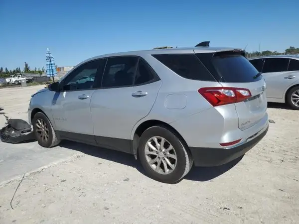 2GNAXHEV0J6328070 2018 CHEVROLET EQUINOX - Image 2