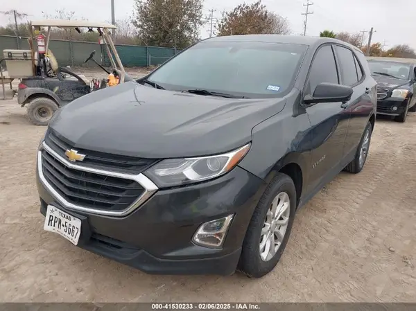 2GNAXHEV0J6340073 2018 CHEVROLET EQUINOX - Image 2