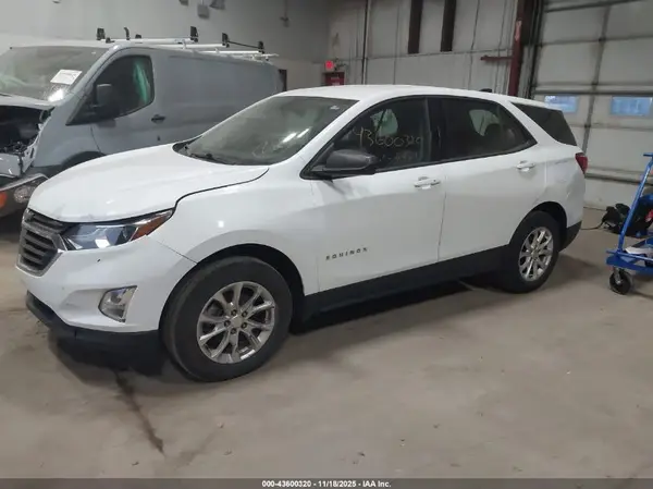 2GNAXHEV0J6352921 2018 CHEVROLET EQUINOX - Image 2