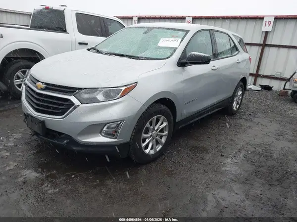 2GNAXHEV1J6138729 2018 CHEVROLET EQUINOX - Image 2