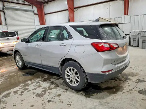 2GNAXHEV1J6304697 2018 CHEVROLET EQUINOX - Image 2