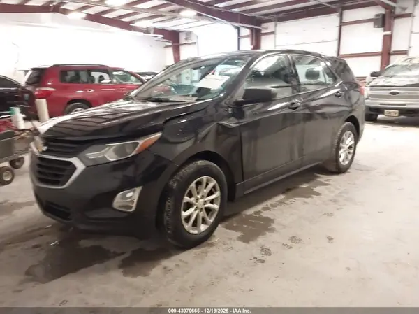 2GNAXHEV2J6227189 2018 CHEVROLET EQUINOX - Image 2
