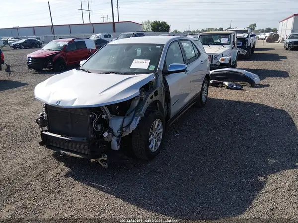 2GNAXHEV2J6301131 2018 CHEVROLET EQUINOX - Image 2