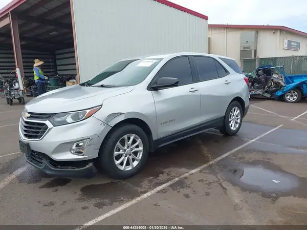 2GNAXHEV3J6329889 2018 CHEVROLET EQUINOX - Image 2