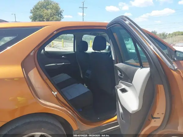 2GNAXHEV5J6142105 2018 CHEVROLET EQUINOX - Image 8