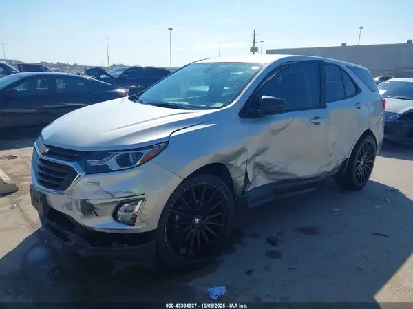 2GNAXHEV6J6136362 2018 CHEVROLET EQUINOX - Image 2