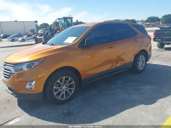 2GNAXHEV6J6145725 2018 CHEVROLET EQUINOX - Image 2
