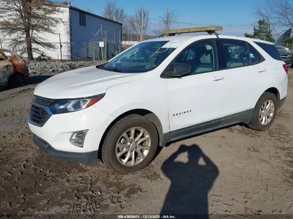 2GNAXHEV7J6233523 2018 CHEVROLET EQUINOX - Image 2