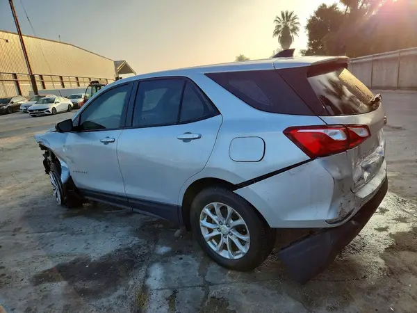 2GNAXHEV7L6110422 2020 CHEVROLET EQUINOX - Image 2