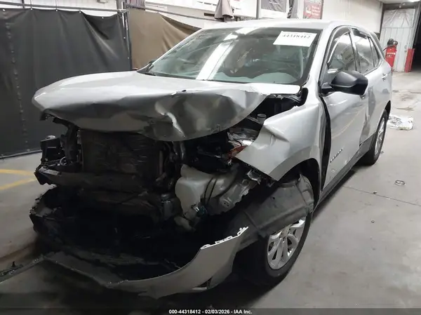 2GNAXHEV8J6123676 2018 CHEVROLET EQUINOX - Image 2