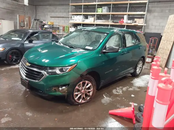 2GNAXHEV8J6225026 2018 CHEVROLET EQUINOX - Image 2