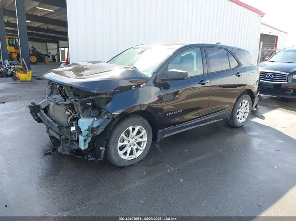2GNAXHEV8J6320590 2018 CHEVROLET EQUINOX - Image 2