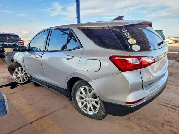 2GNAXHEV8K6180400 2019 CHEVROLET EQUINOX - Image 2