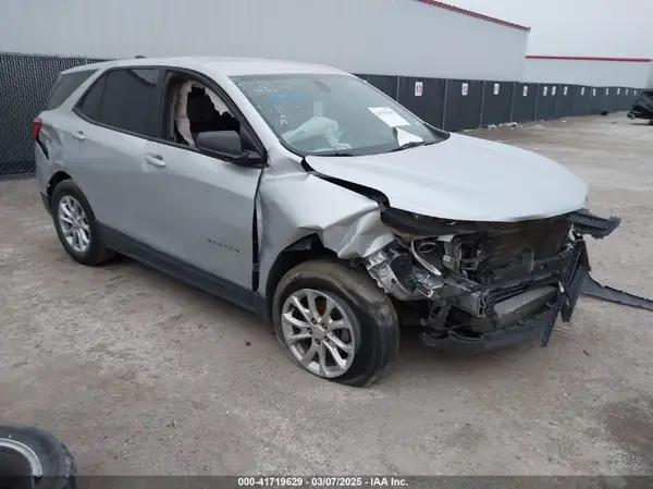 2GNAXHEV9J6140762 2018 CHEVROLET EQUINOX - Image 1