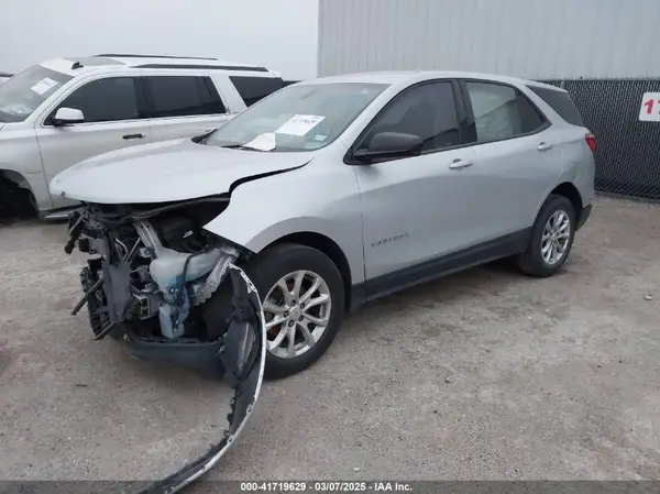 2GNAXHEV9J6140762 2018 CHEVROLET EQUINOX - Image 2