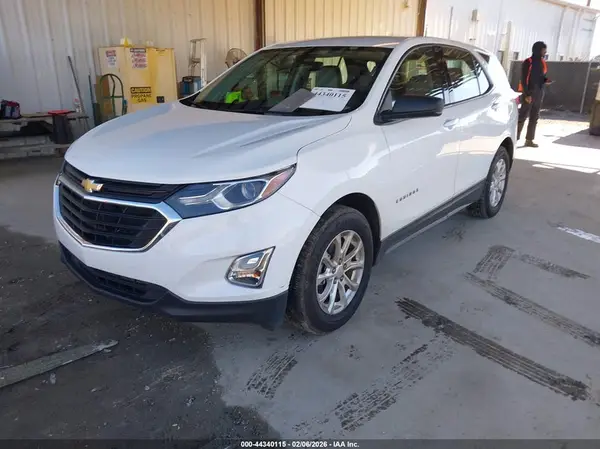 2GNAXHEVXJ6110590 2018 CHEVROLET EQUINOX - Image 2
