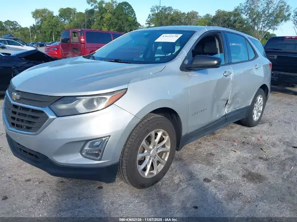 2GNAXHEVXJ6195902 2018 CHEVROLET EQUINOX - Image 2
