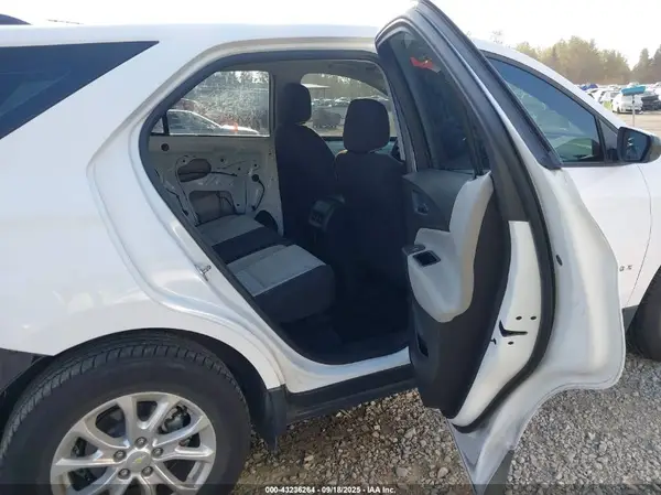 2GNAXHEVXJ6273563 2018 CHEVROLET EQUINOX - Image 8