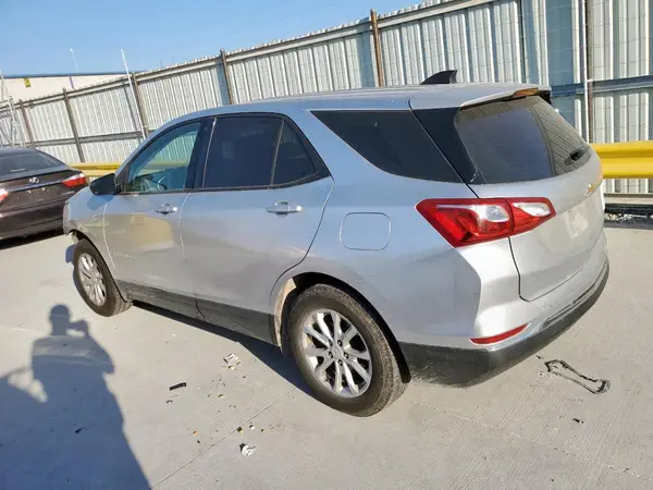 2GNAXHEVXJ6284434 2018 CHEVROLET EQUINOX - Image 2