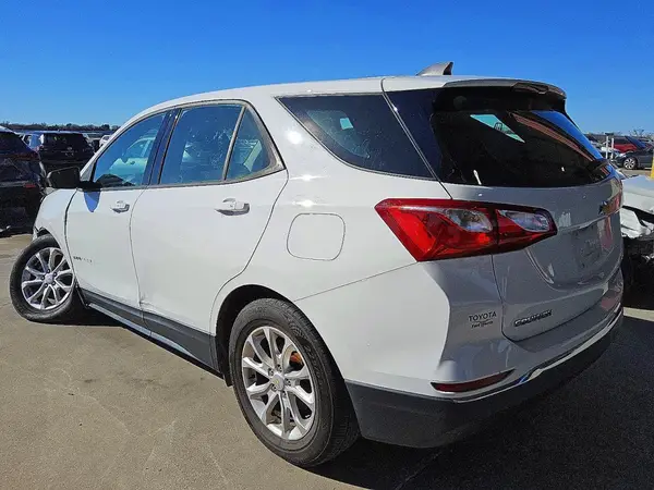 2GNAXHEVXJ6315052 2018 CHEVROLET EQUINOX - Image 2