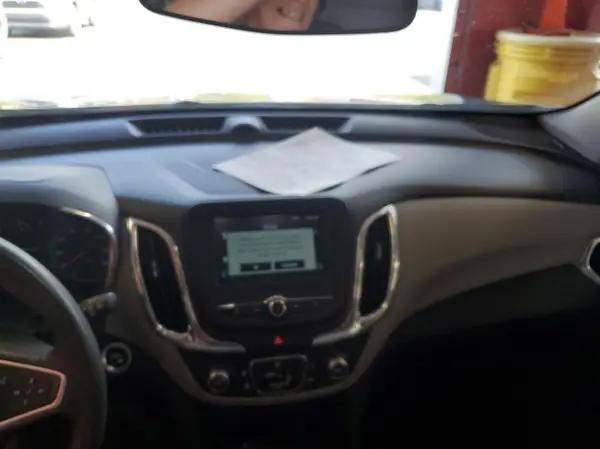 2GNAXHEVXJ6338332 2018 CHEVROLET EQUINOX - Image 2
